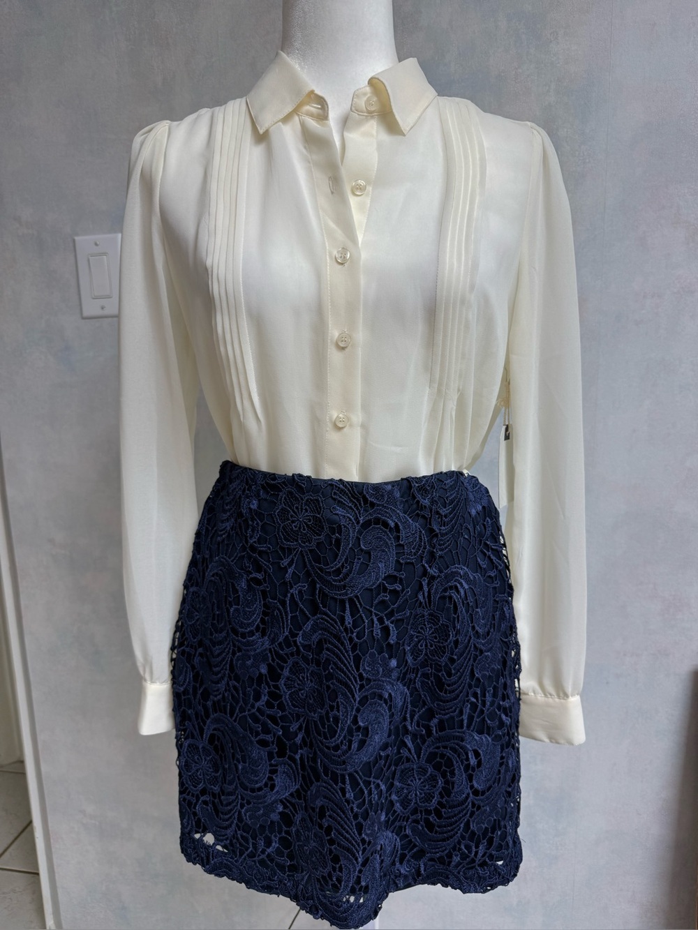 Forever 21 - Mini Skirt Navy Lacey